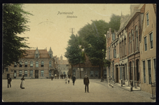 VHP001000071_014 De naam Slotplein herinnert aan het slot Purmersteyn, dat tot 1741 op deze plek gestaan heeft.  In ...
