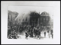 VHP002000086_0073 Op 6 mei 1955 werd de bovenverdieping van Café-biljart Dortmunder Quelle door brand verwoest en in ...