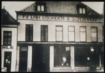 VHP002000031_0183 Ooit was hier Hotel-restaurant-café “Centraal” , al bestaande vóór 1880. In 1921 werd het een winkel ...