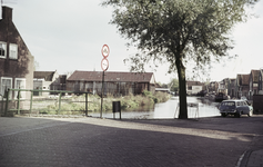 VHP003000001_0021 De Achterdijk loopt vanaf de Weerwal naar het Looiersplein en lag vroeger geheel langs het water de ...