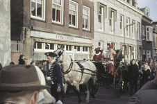 VHP003000045_0144 Intocht van Sinterklaas op de Koemarkt.