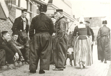 WAT006004428 Van links naar rechts:1. Jan Sul (Jan Sulletje), visser, VD116, geboren op 01-11-1876 te Volendam, ...