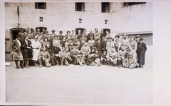 AdV_17-25-03 Tekst AdV: “Een groepje N.S.B.-leden die tijdens de Meidagen van 1940 - toen de Duitsers ons land waren ...