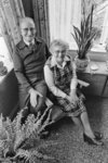 HvW-14038002 Echtpaar Siem en Grietje de Vries 50 jaar getrouwd en 50 jaar in dezelfde woning. De woning, die hij als ...