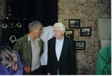 HGOM00000088 Tentoonstelling in de grote kerk van Oosthuizen met o.a. Piet Laan, links