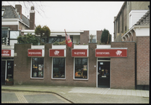 VHP002000071_0036 Wijnhandel Jan Steevers, op dit adres sinds 1975. Voordien gevestigd op de hoek van de Zuidersteeg en ...