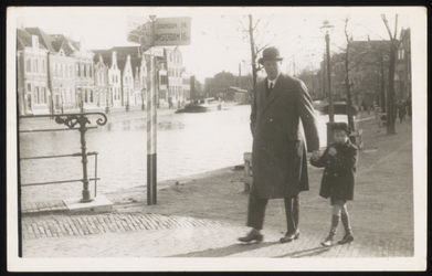 VHP002000083_0060 vader Jan de Groot met zoon Jantje 1933