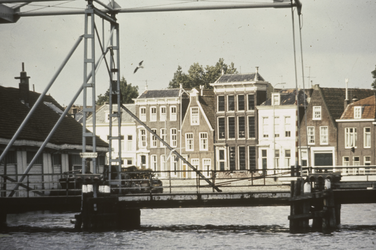 VHP003000012_0025 De Beemsterbrug lag over de Beemsterringvaart en was vanaf de Wagenbeurs de toegang naar de Beemster. ...