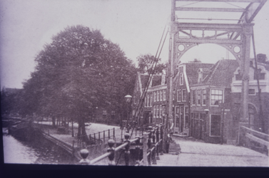 VHP003000012_0007 De Beemsterbrug lag over de Beemsterringvaart en was vanaf de Wagenbeurs de toegang naar de Beemster. ...