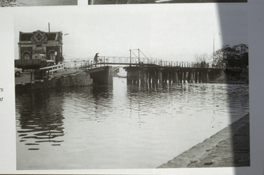 VHP003000012_0027 De Beemsterbrug lag over de Beemsterringvaart en was vanaf de Wagenbeurs de toegang naar de Beemster. ...
