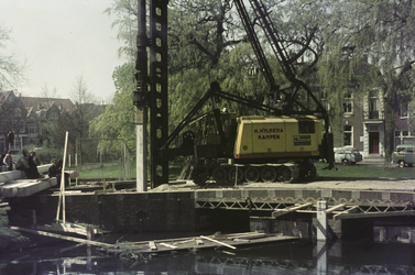 VHP003000016_0008 In 1905 is de zogenaamde Postbrug gebouwd, waarmee een nieuwe woonwijk in Purmerend Zuid werd ...