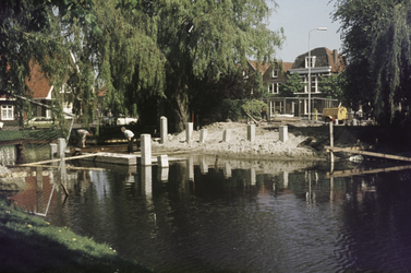 VHP003000016_0010 In 1905 is de zogenaamde Postbrug gebouwd, waarmee een nieuwe woonwijk in Purmerend Zuid werd ...