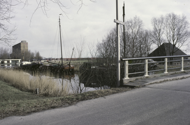 VHP003000075_0004 De Purmerbrug over de Purmer Ringvaart, Een geliefde zwemplek in de tijd dat Purmerend nog niet over ...
