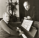 NNC-BM-0138 Bariton Henk Tol en pianist Jan Laan, die een koffieconcert geven op verzoek van Het Nut in het Heerenhuis