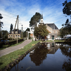 RJ000000125 Bruggetje en kerk in Watergang