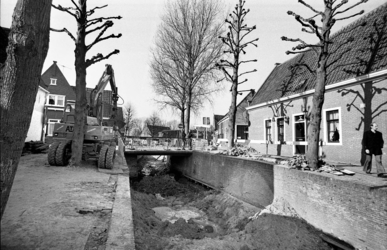 RJ000000446 Rioolaanleg in het centrum van Monnickendam. (NNC 5-03-1976)