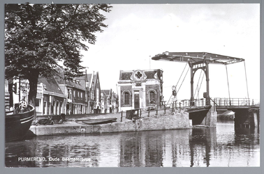WAT001012448 Beemsterbrug met links de brugwachterswoning en op de achtergrond de Beemsterburgwal
