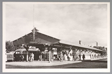 WAT001013039 NACO busstation. De NACO (Nederlandsche Auto Car Onderneming) breide erg uit tussen 1924 en 1946.Ze namen ...