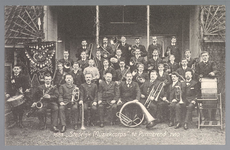WAT001013166 Het Stedelijk Muziekcorps in 1909. Van links naar rechts op de eerste rij: Kronenburg, Jo Thie, Hendrik ...