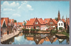 WAT001013306 Foto van de Meerzijde te Volendam. Op de achtergrond is de Vincentiuskerk te zien.
