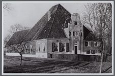 WAT001000182 Boerderij De Eenhoorn uit 1682 is een Rijksmonument. De stelphoeve heeft aan de voorzijde een bakstenen ...