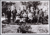 WAT001000583 Inkwartiering Beemster 1914, 1915 bij familie van Willem van der Lee.Staand helemaal links; Gerrit ...