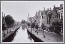 WAT001000927 Stadsfeesten in 1957.Rechts achter zien we De Heilige Nicolaaskerk.Achtergrondinformatie:De Grote Kerk en ...