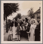 WAT001001048 Foto: Alie (Kemper?) en rechts Louis de Vries.Stadsfeest Edam.Van 12 tot 21 juli 1957 hielden de Edammers ...