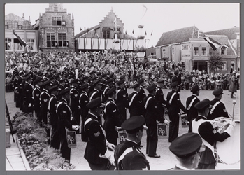 WAT001001071 Muziekkorps van de Rijkspolitie. Stadsfeest Edam.Van 12 tot 21 juli 1957 hielden de Edammers een ...