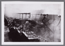 WAT001001088 Brand in N.V. Verenigde Touwfabrieken in de nacht van 10 en 11 juli te Edam.Deze enorme brand was tot in ...