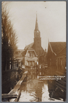 WAT001001319 Watersnoodramp 1916.Foto rechts; de woning van de familie G. Gunder. Midden achter de Nederlands-hervormde ...