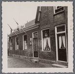 WAT001001328 Foto: café ,,De Bonte Os'' De heer J.Buiten nam op 6 februari 1956 café ,,De Bonte Os'' over van ...