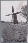 WAT001001542 Foto v.l.n.r.; Pieter Jonges, Leny Klopper-Bruin en Jan KlopperOudheidskamer Jisp, Dorpsstraat nummer 19 ...