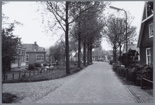 WAT001001573 Foto v.l.n.r.; Pieter Jonges, Leny Klopper-Bruin en Jan KlopperOudheidskamer Jisp, Dorpsstraat nummer 19 ...