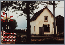 WAT001001605 Foto: spoorhuisje aan de Kogerdijk nummer 1 in Kwadijk, gesloopt in 1983.