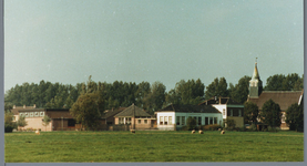WAT001001630 Foto v.l.n.r.: de gymzaal ( Hollandiaplantsoen 9a), openbare basisschool Prinses Beatrix (Kwadijk nummer ...
