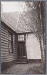 WAT001001719 Foto v.l.n.r.; Pieter Jonges, Leny Klopper-Bruin en Jan KlopperOudheidskamer Jisp, Dorpsstraat nummer 19 ...