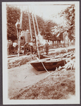 WAT001001870 Foto v.l.n.r.; Pieter Jonges, Leny Klopper-Bruin en Jan KlopperOudheidskamer Jisp, Dorpsstraat nummer 19 ...