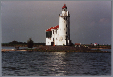 WAT001001935 Foto: vuurtoren van Marken.Het Paard van Marken is de vuurtoren van Marken. De huidige vuurtoren is ...