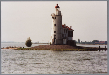 WAT001001934 Foto: vuurtoren van Marken.Het Paard van Marken is de vuurtoren van Marken. De huidige vuurtoren is ...