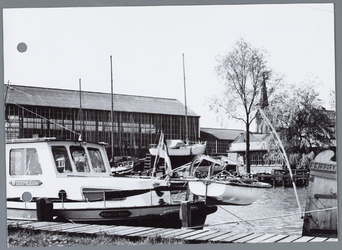WAT001002194 Foto: Aanzicht op een deel van de haven te Monnickendam.