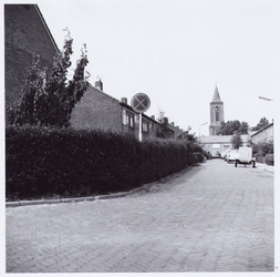 WAT001002195 Foto v.l.n.r.; Pieter Jonges, Leny Klopper-Bruin en Jan KlopperOudheidskamer Jisp, Dorpsstraat nummer 19 ...