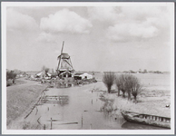 WAT001002227 Deze houtzaagmolen (type stellingmolen) in devolksmond 'De Zaagmolen', is in de nacht van 7 op 8 mei 1961 ...
