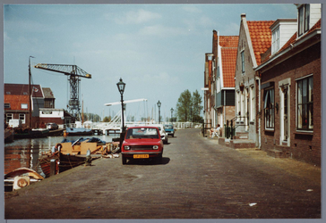 WAT001002172 Foto: Deel van de havan van Monnickendam met op de achtergrond de Lange Brug.