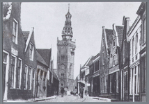 WAT001002216 Foto: Aanzicht op de Kerkstraat met op de achtergrond de Speeltoren.