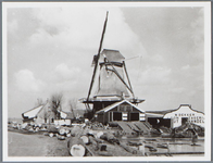WAT001002228 Foto v.l.n.r.; Pieter Jonges, Leny Klopper-Bruin en Jan KlopperOudheidskamer Jisp, Dorpsstraat nummer 19 ...