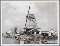 WAT001002228 Foto. De houtzaag molen De Vriendschap ,de zaagmolen heette tot 1766 'Bonsem'. Het type molen is een ...