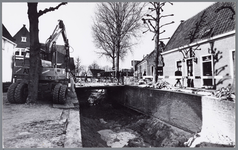 WAT001002313 Foto v.l.n.r.; Pieter Jonges, Leny Klopper-Bruin en Jan KlopperOudheidskamer Jisp, Dorpsstraat nummer 19 ...