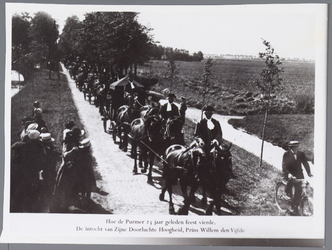 WAT001002730 Optocht van paard en wagens ter gelegenheid dat de Purmer 300 jaar bestaat.1622 tot 1922.