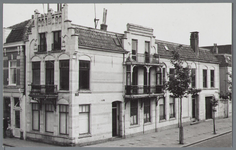 WAT001002854 Pand hoek Willem Eggertstraat-Dubbelebuurt het was eerst een bankgebouw (Sanders bank), later showroom en ...